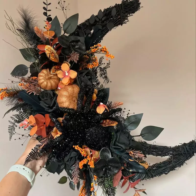 45 Halloween Wreath Ideas to Craft Before October Arrives 31 Floral Halloween Wreath