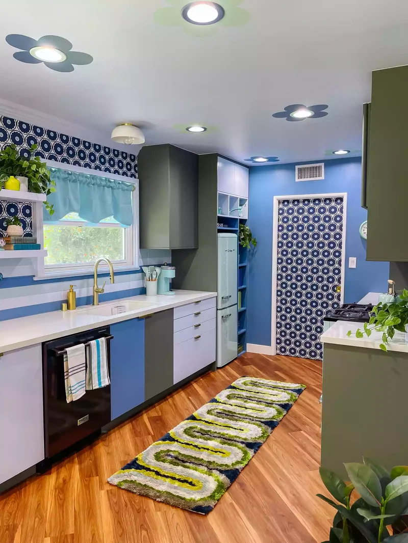 15 Retro Kitchen Design Ideas That Still Shine in 2025 13 Flower Power Motifs