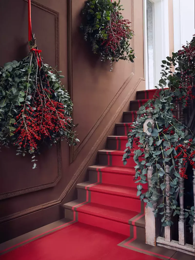 61 Unique DIY Christmas Garland Ideas for Festive Decor 59 Freeform Eucalyptus Garland