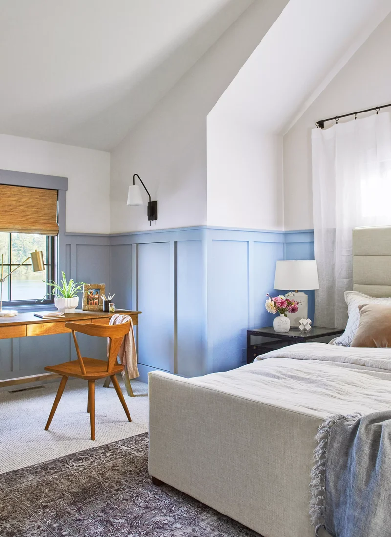 30 Beautiful Blue and White Bedroom Ideas for Restful Style 17 French Country Bedroom