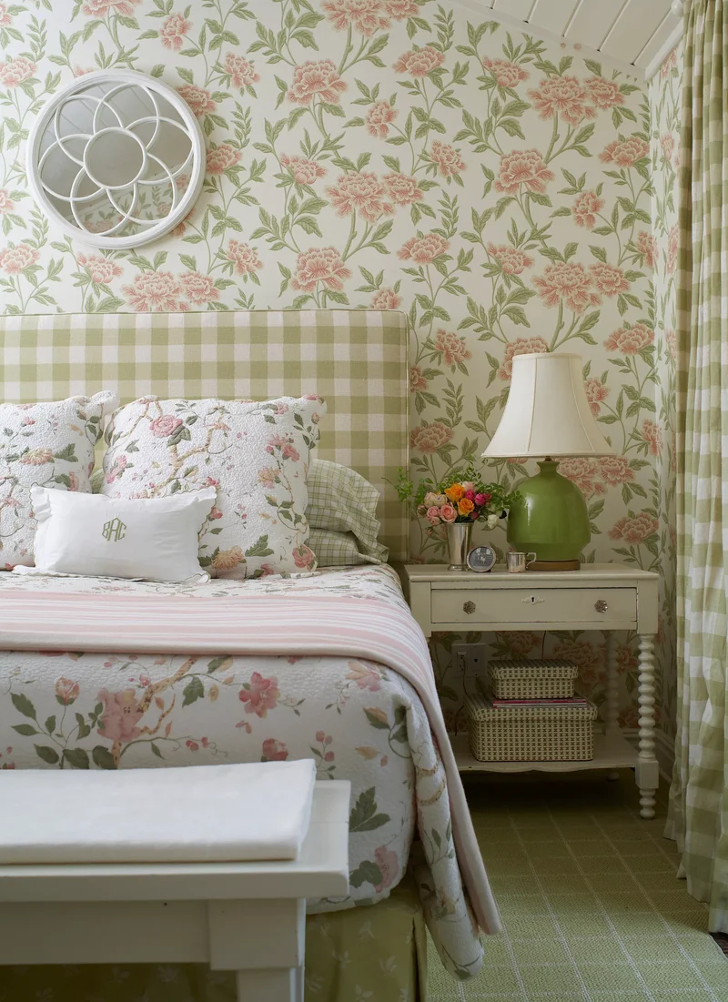 20 French Country Bedroom Ideas for Your Dream Sanctuary 18 French Country Florals
