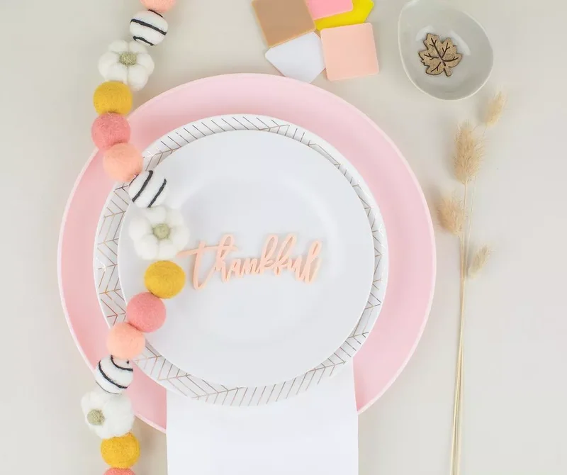 62 Stunning Thanksgiving Table Settings That Will Wow Guests 53 Friendsgiving Table Setting