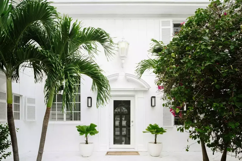 52 Beautiful Courtyard Ideas for Your Outdoor Living Space 38 Front Courtyard