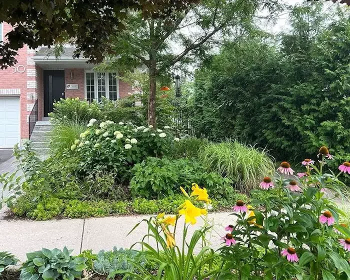 82 Stunning Front Yard Landscaping Ideas to Try This Spring 50 Front Yard Pollinator Garden