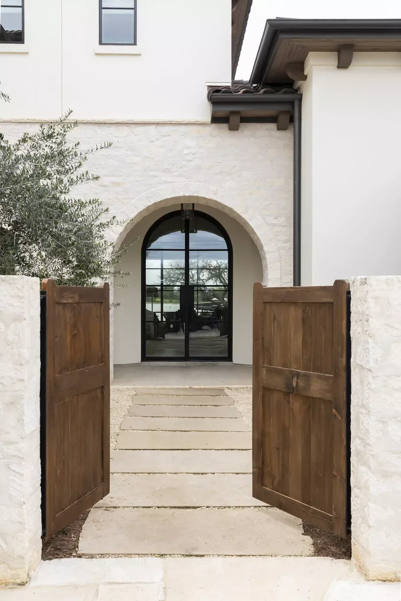 52 Beautiful Courtyard Ideas for Your Outdoor Living Space 4 Gated Courtyard