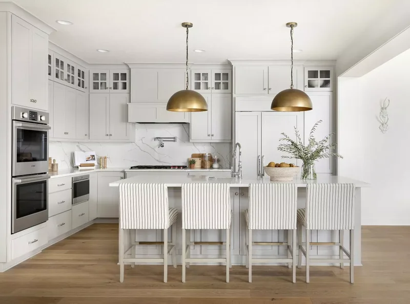 34 Classic Traditional Kitchen Designs for Cozy Home Style 20 Glass-Front Cabinetry