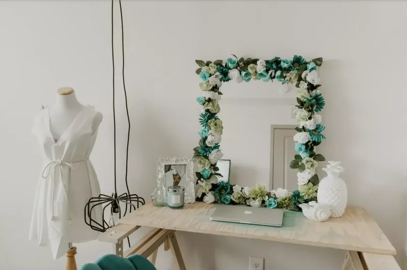 Glue Together a DIY Flower Mirror