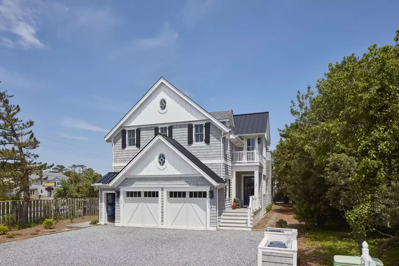 14 Affordable Picket Fence Ideas for Classic Curb Appeal 3 Go Rustic