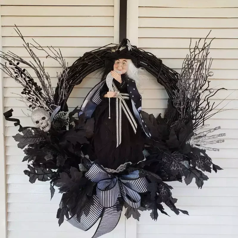 45 Halloween Wreath Ideas to Craft Before October Arrives 45 Gothic Halloween Wreath