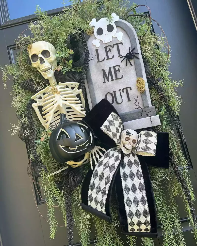 45 Halloween Wreath Ideas to Craft Before October Arrives 22 Graveyard Halloween Wreath