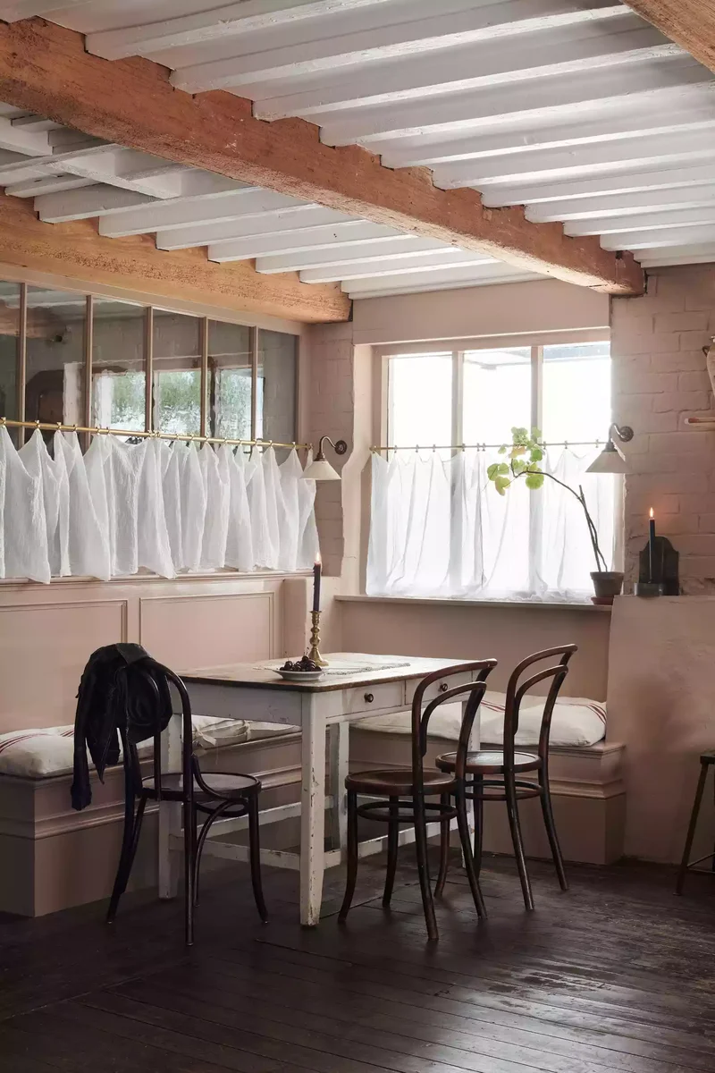 Hang Café Curtains
