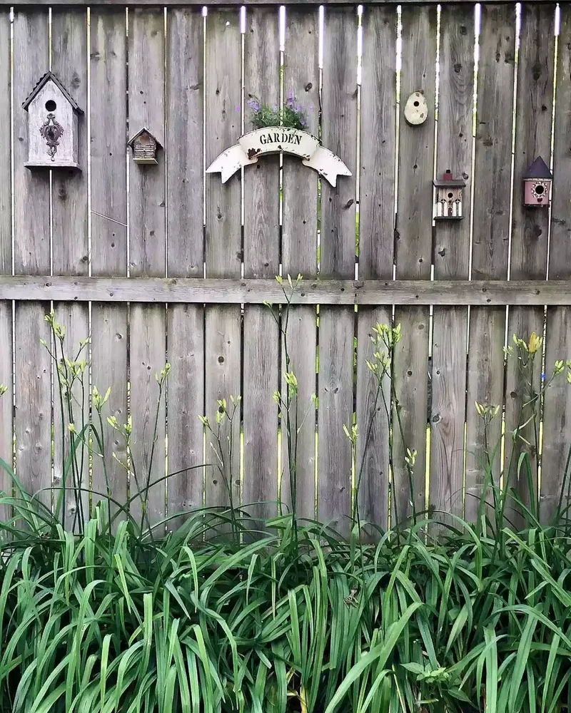 30 Creative Fence Decorating Ideas to Transform Your Yard 4 Hang Decorative Birdhouses