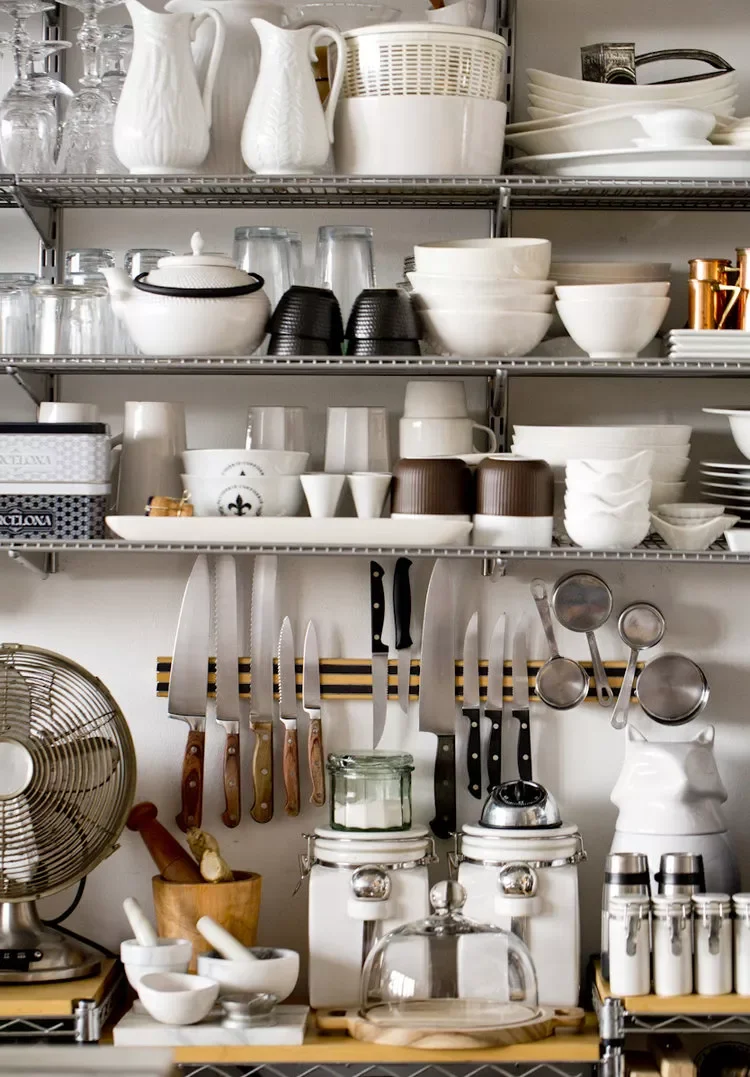 Hang Knives on a Magnetic Strip