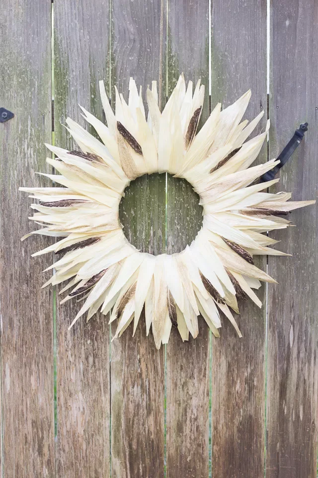 30 Creative Fence Decorating Ideas to Transform Your Yard 2 Hang a Wreath, No Matter the Season