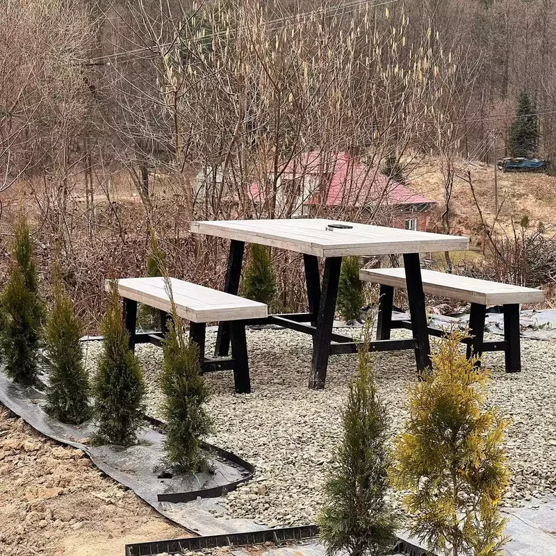 25 Outdoor Seating Ideas That Are Perfect for Warm Days 6 Have a Picnic in Your Backyard