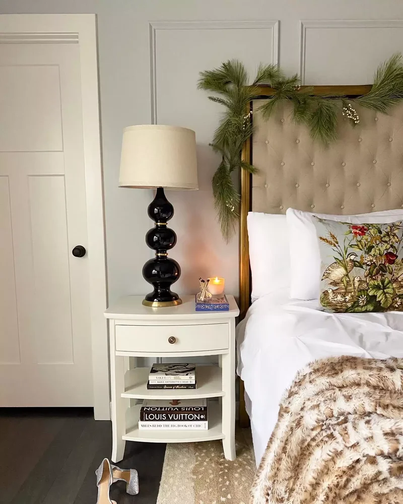 61 Unique DIY Christmas Garland Ideas for Festive Decor 7 Headboard Garland