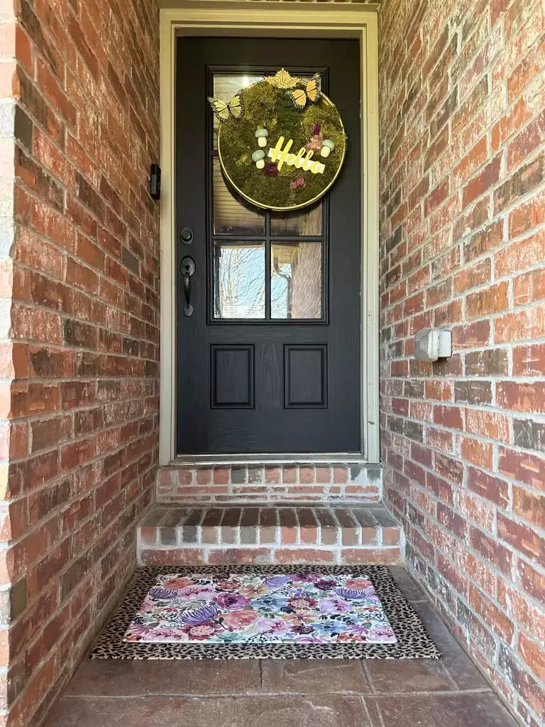 Help a Small Door Command Attention