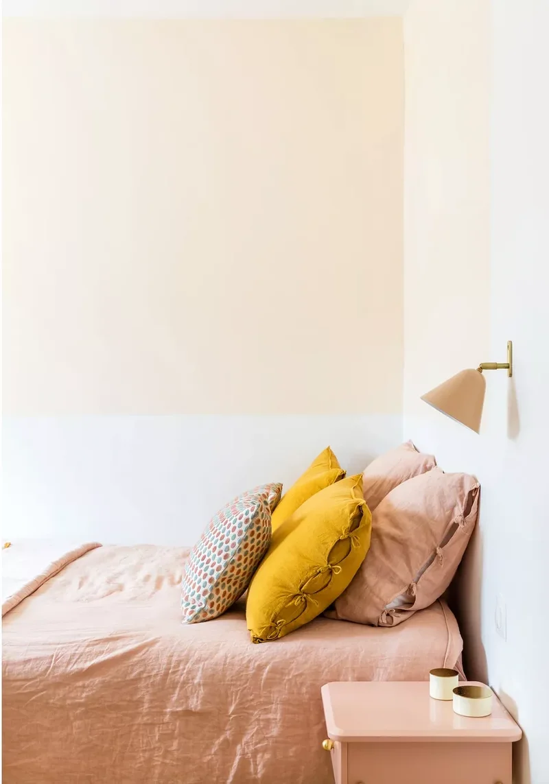 23 Small Bedroom Layout Ideas to Make Your Space Feel Larger 15 Horizontal Corner Bed