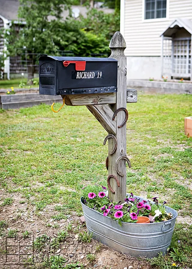 27 Mailbox Post Ideas That'll Boost Your Curb Appeal 24 Horseshoe Mailbox Post