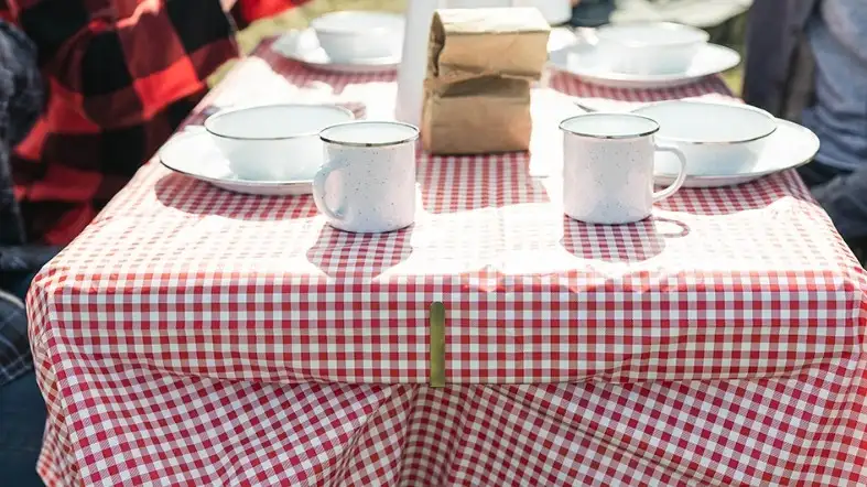 How To Determine The Right Size Tablecloth For A Picnic Table