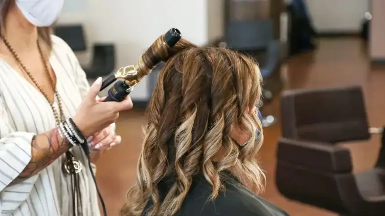 How To Use A Curling Iron To Bring Beach Waves