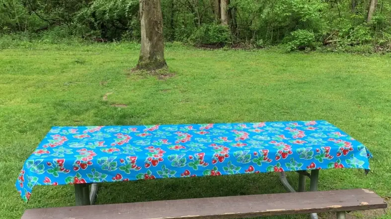 How to Measure the Right Size Tablecloth for Your Picnic Table