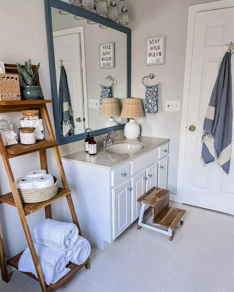 30 Beach-Inspired Bathroom Designs to Bring Coastal Vibes Home 13 Include a Lamp