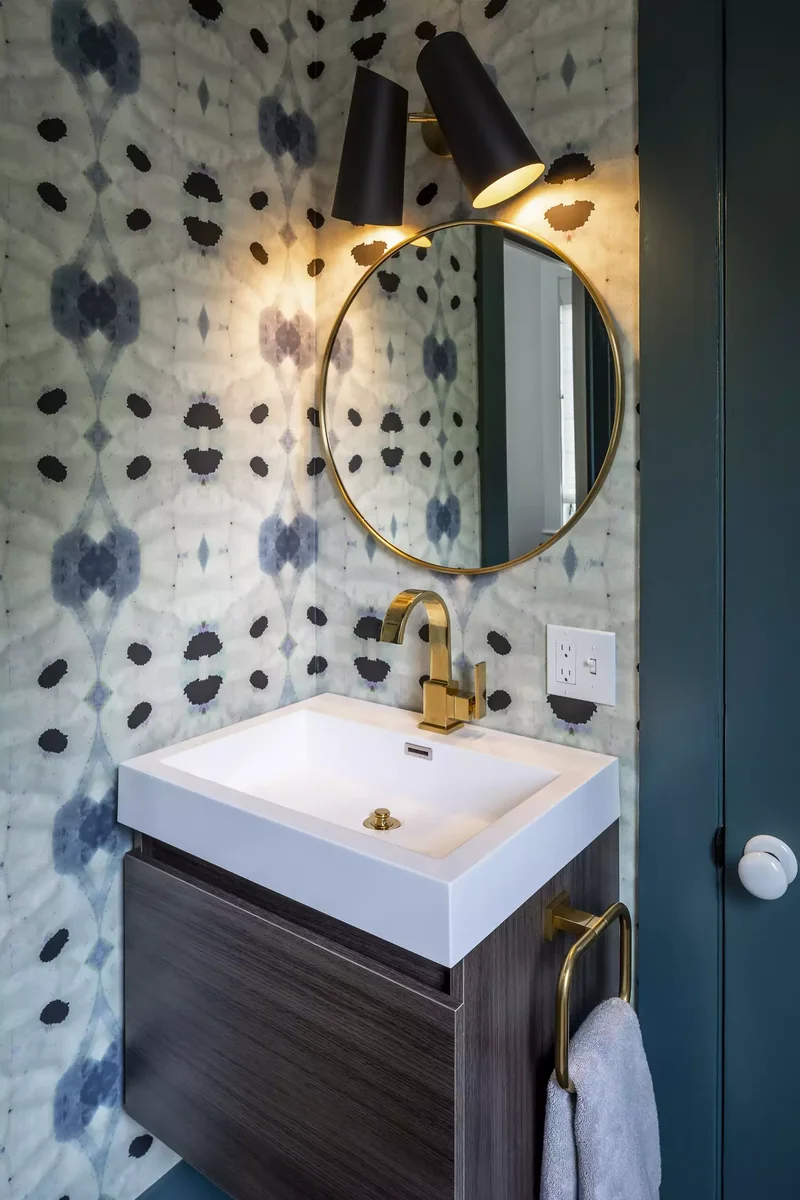34 Beautiful Blue Bathroom Ideas for Any Style to Refresh 11 Indigo Blue Wallpaper