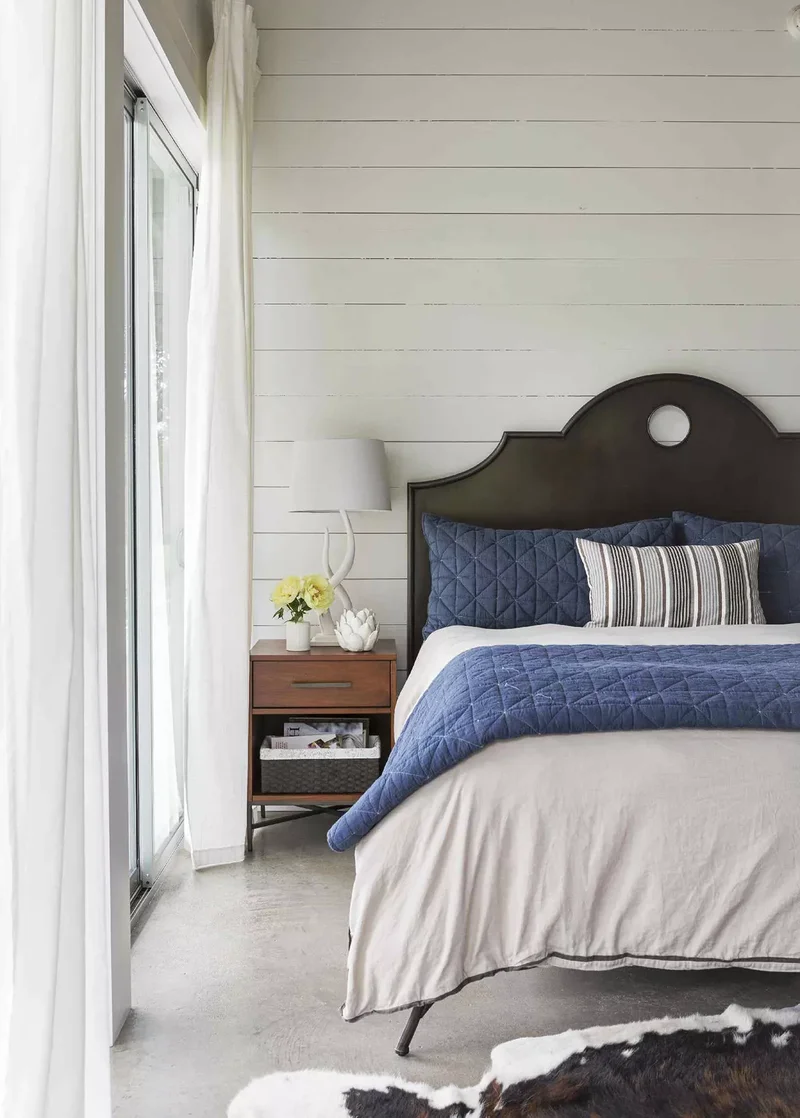 15 Cozy Farmhouse Bedroom Ideas to Transform Your Space 3 Industrial Intrigue