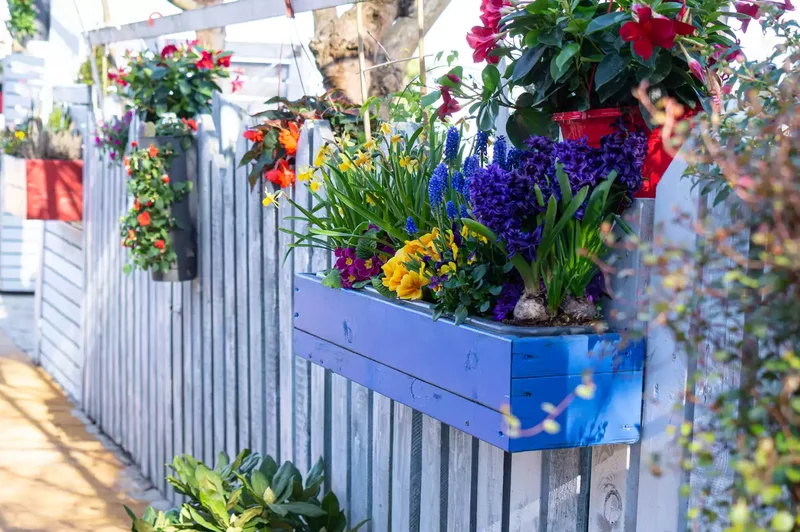 32 Creative Raised Garden Bed Ideas for Your Outdoor Space 17 Inexpensive Flower Box Raised Beds