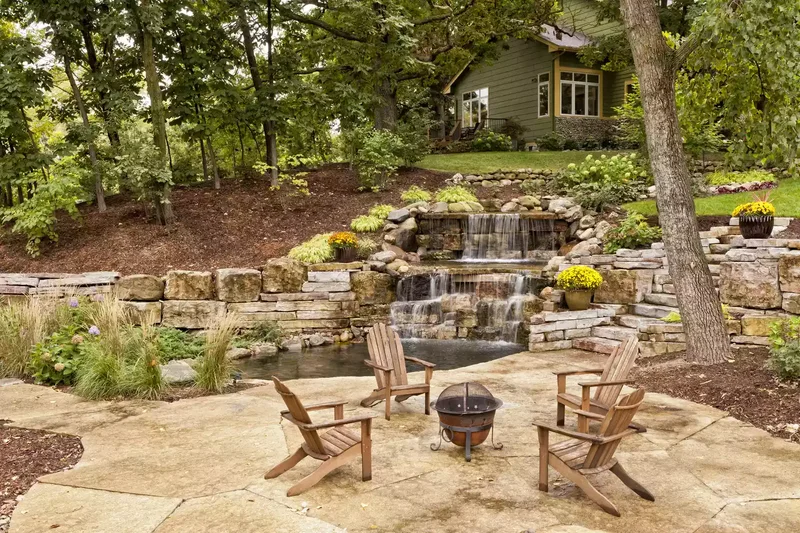 42 Beautiful Retaining Wall Ideas for Your Yard and Garden 6 Integrated Water Features
