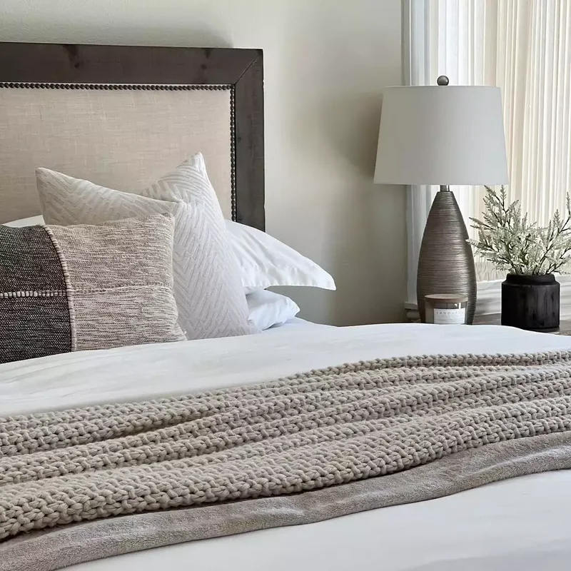 30 Beautiful Bedding Ideas to Make Your Bedroom Extra Cozy 3 Invest in a Cozy Blanket