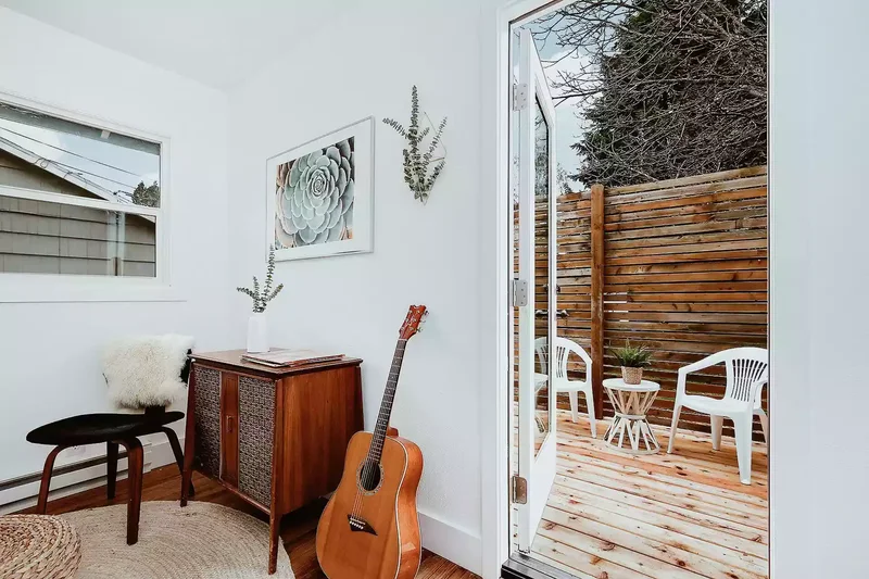 20 Creative Living Room Corner Ideas to Transform Your Space 7 Jam Out