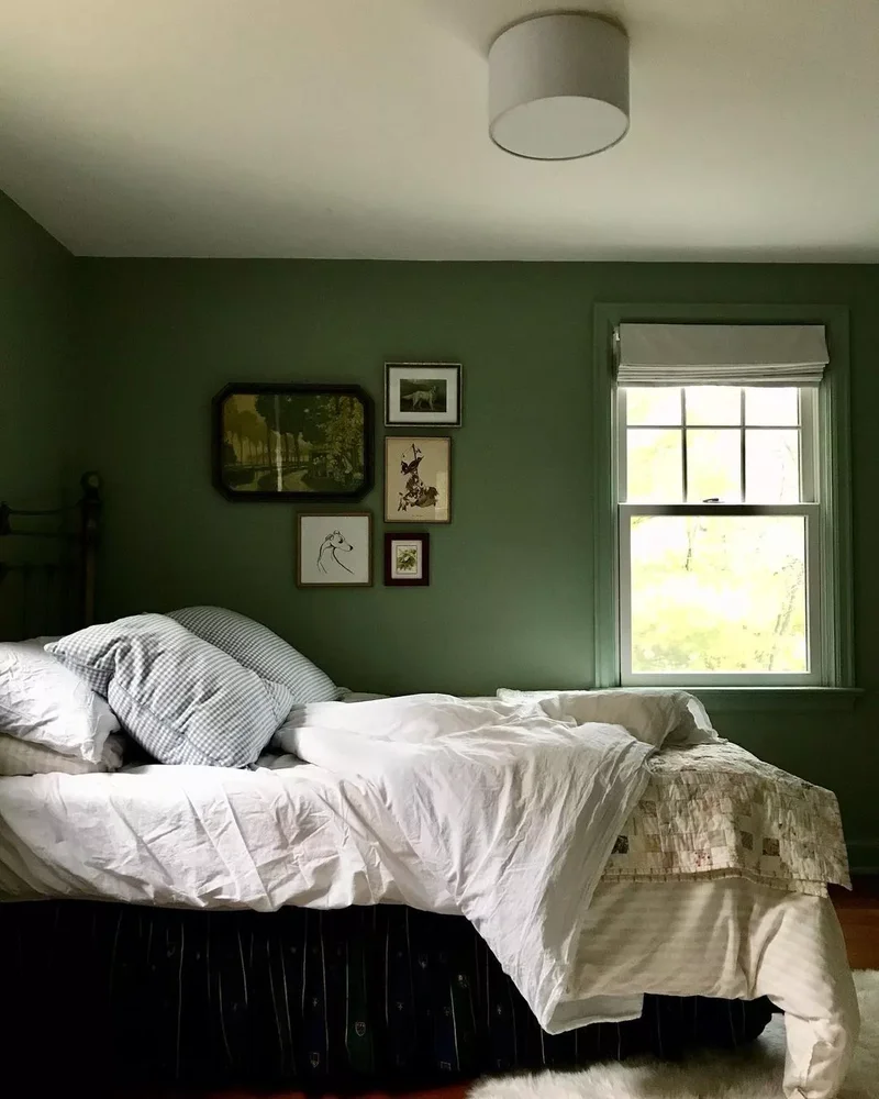 32 Dark Green Bedroom Designs to Inspire Your Next Makeover 19 Keep It Cozy