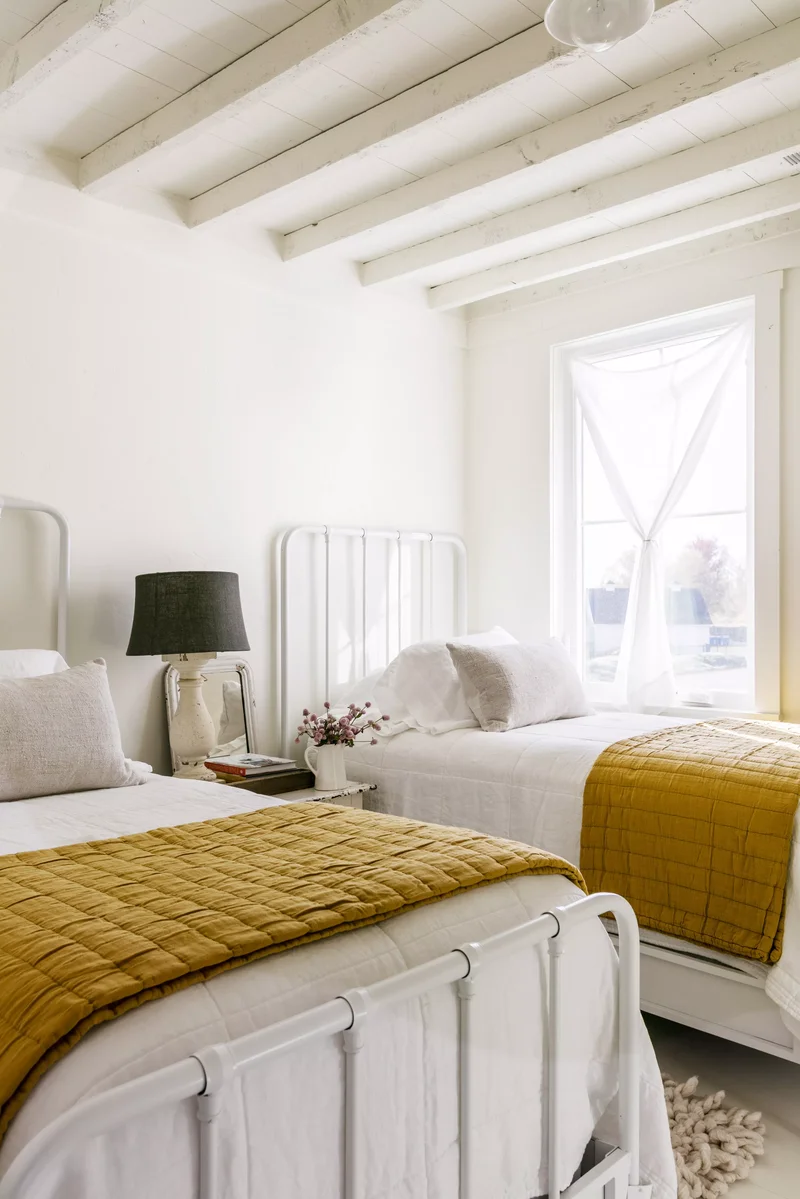 10 Clever Small Guest Bedroom Ideas for Cozy Comfort 2 Keep It Minimalistic