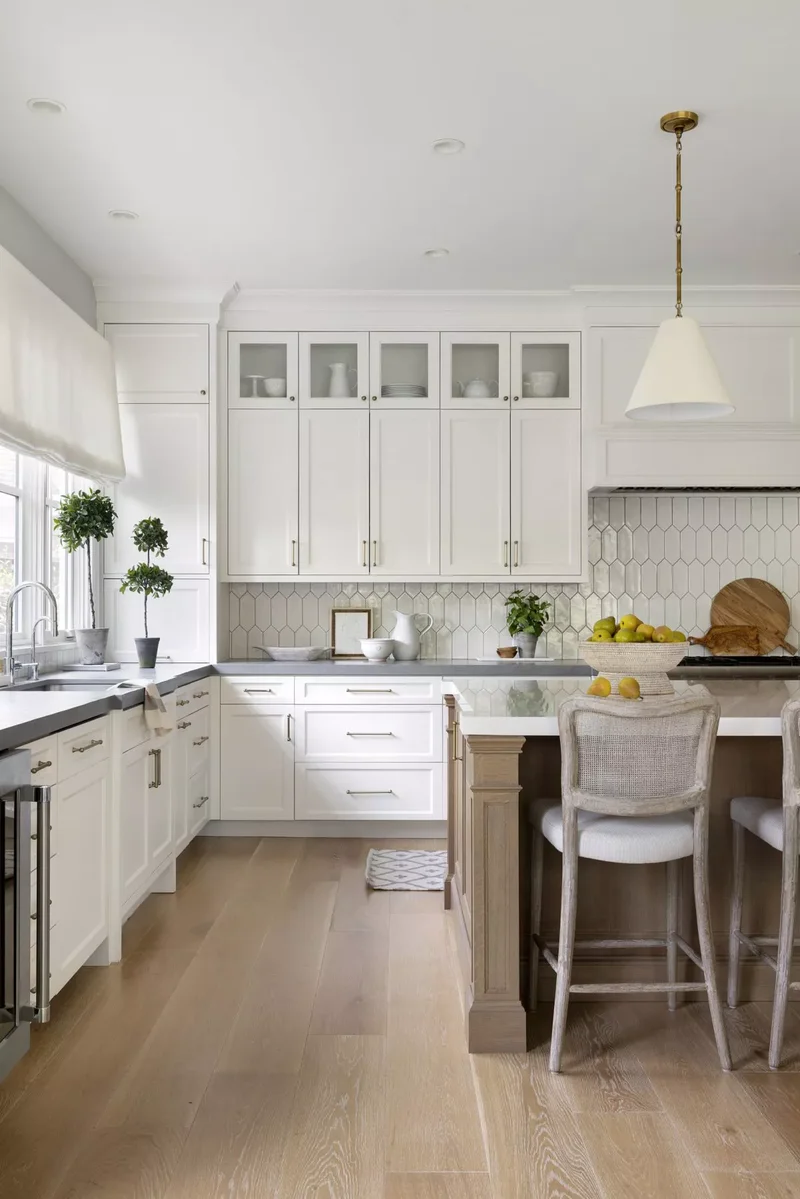 34 Classic Traditional Kitchen Designs for Cozy Home Style 16 Kitchen Backsplash