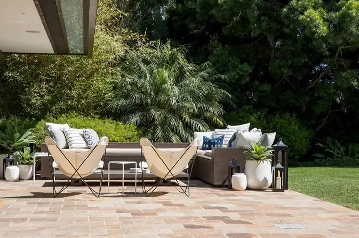 25 Outdoor Seating Ideas That Are Perfect for Warm Days 19 Know Where to Splurge