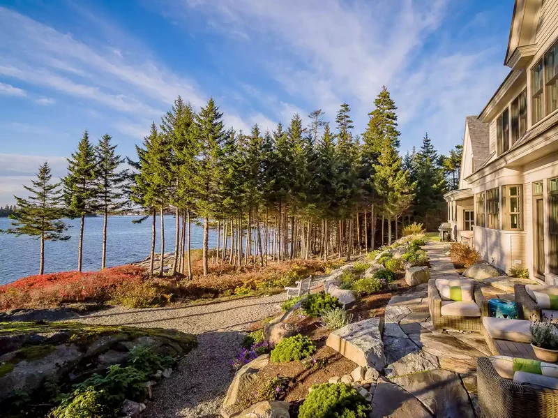 Lakeside Flagstone Patio