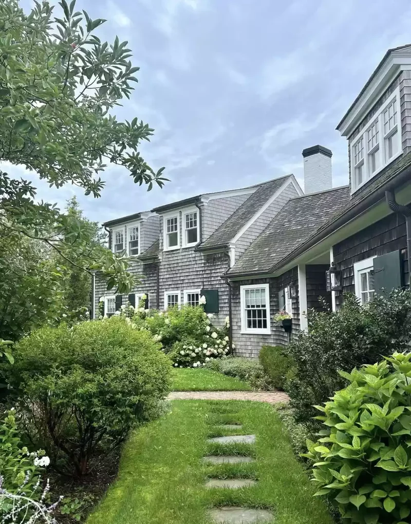 57 Stunning Garden Decor Ideas to Transform Your Outdoor Space 33 Lay a Little Path