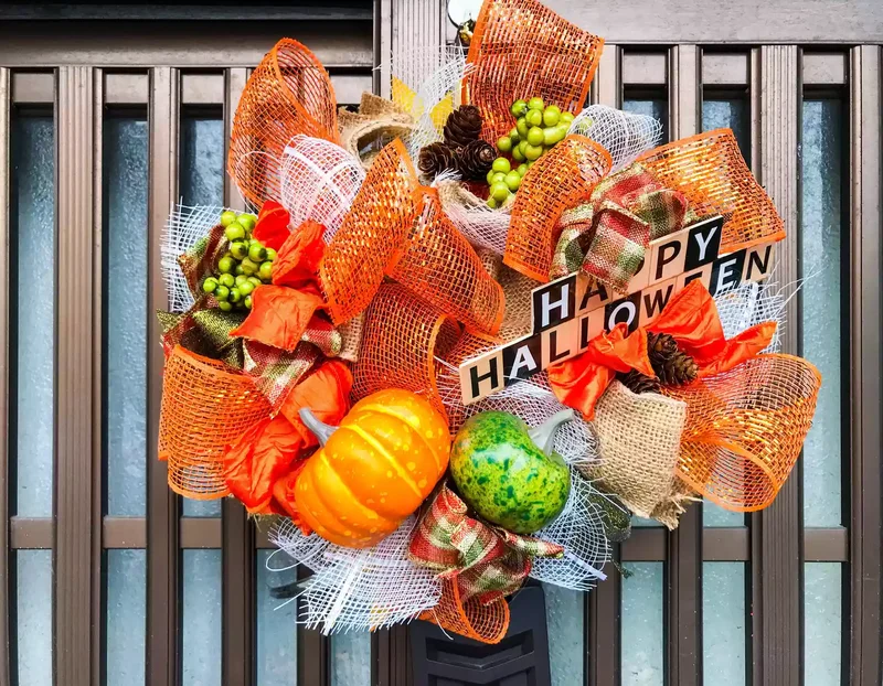 45 Halloween Wreath Ideas to Craft Before October Arrives 27 Layered Halloween Wreath