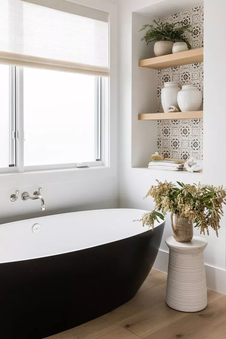 30 Designer-Favorite Bathroom Paint Shades That Never Fail 23 Light Gray