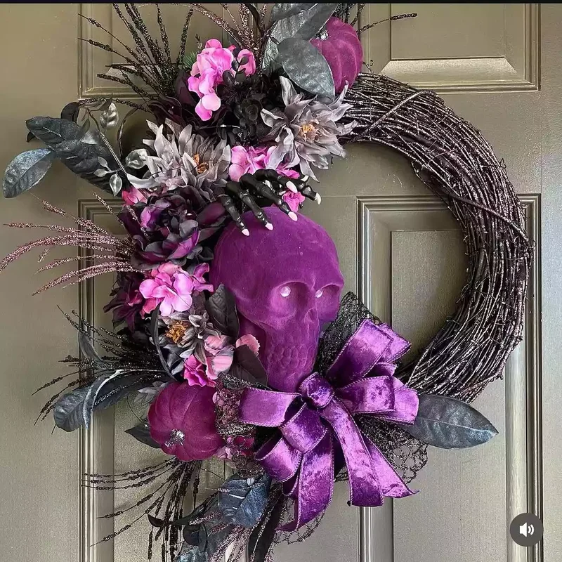 45 Halloween Wreath Ideas to Craft Before October Arrives 1 Lights-Out Halloween Wreath