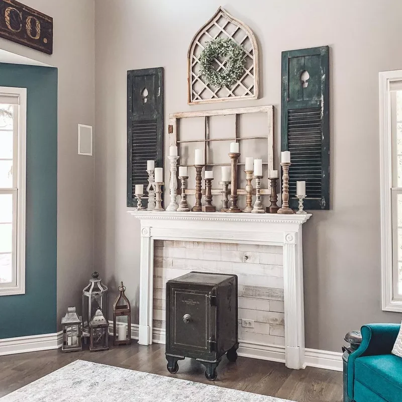 Line Up Pillar Candlesticks