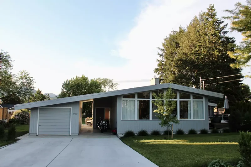 24 Stunning Driveway Landscaping Ideas for Amazing Curb Appeal 4 Low Maintenance Ornamental Grasses