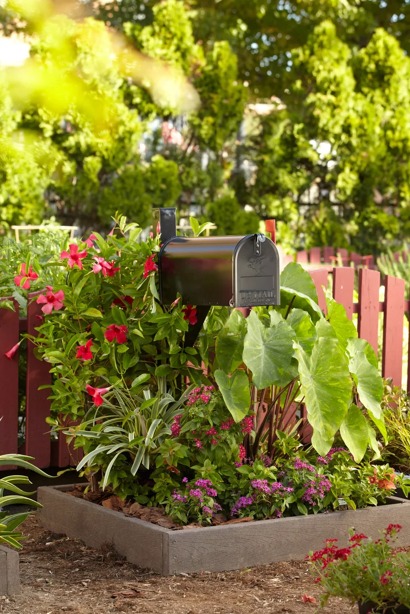 25 Beautiful Raised Garden Bed Ideas for Veggies & Flowers 20 Mailbox Garden Bed