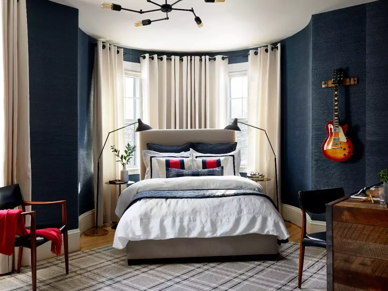 25 Navy Blue Bedroom Designs That Transcend Nautical Style 4 Make It Moody