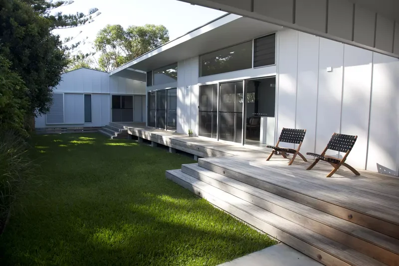 15 Beautiful Floating Deck Ideas for Any Outdoor Space 5 Make It Narrow