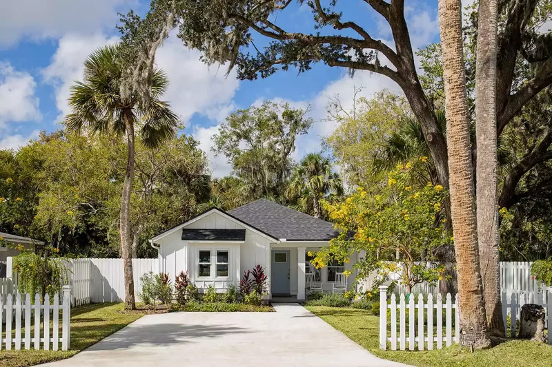 14 Affordable Picket Fence Ideas for Classic Curb Appeal 7 Make Way for a Larger Driveway