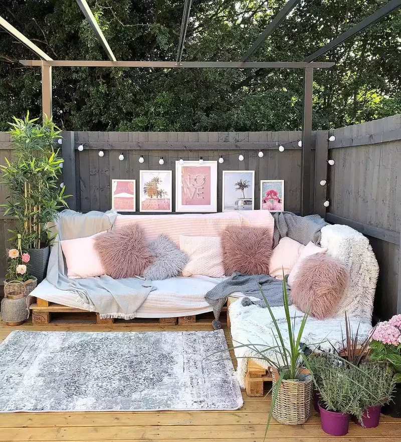 30 Creative Fence Decorating Ideas to Transform Your Yard 10 Make an Outdoor Gallery Wall