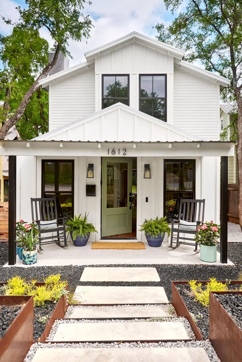 35 Stunning Patio Design Ideas for Your Outdoor Oasis 19 Make it Welcoming